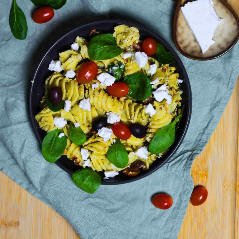 Mediterraner Nudelsalat