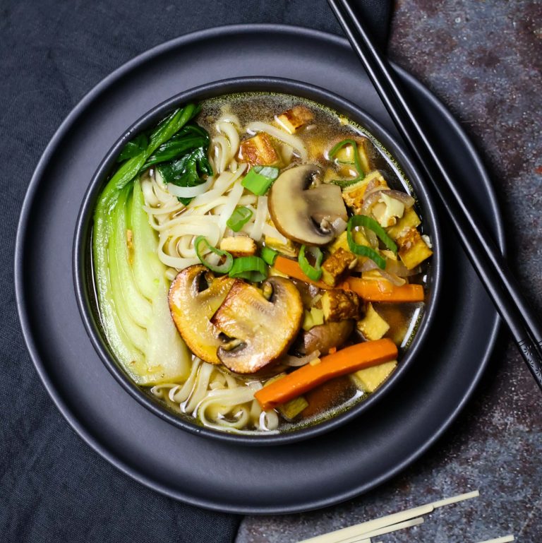 Vegane Ramen Suppe mit Nori